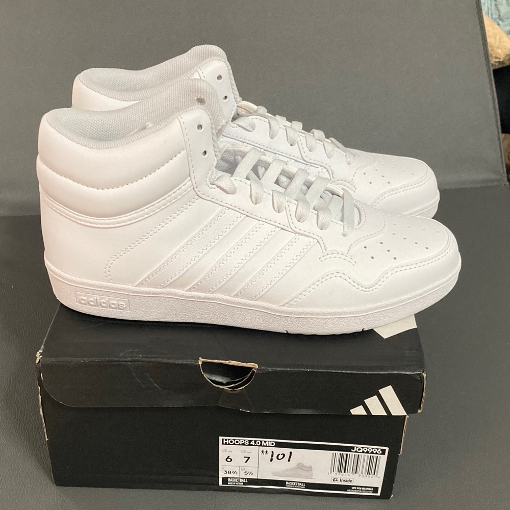 Adidas Hoops 4.0 Mid Womens 7
New in box